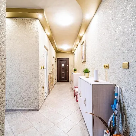 Honey 2bdrm Apartment Varna